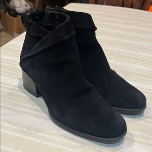 Born Abbe Black Suede Leather Cuffed Ankle Boot size 6.5 women’s